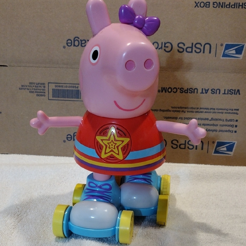 Hasbro Charming Adorable Disco Peppa Pig Talking And roller Skating Doll - Picture 3 of 3